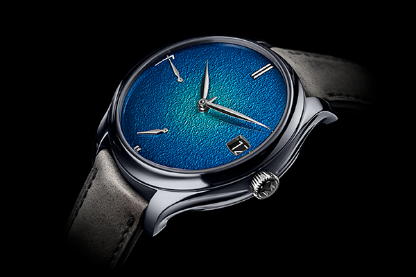 HMoser_1800-2000_Endeavour_Perpetual_Calendar_Tantalum_Blue_Enamel__Detail_B.png